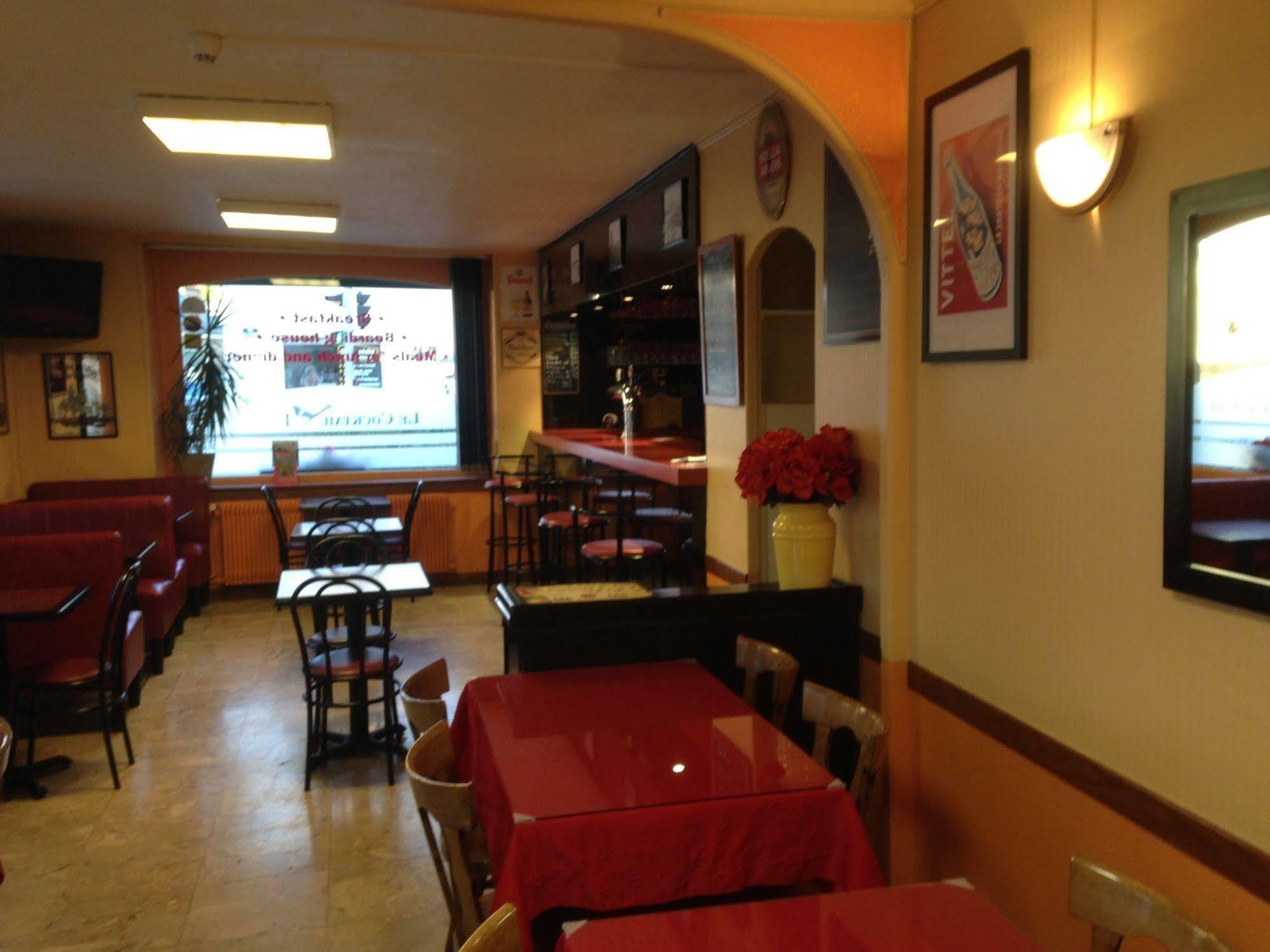Hotel & Restaurant Hanoi Station Сен Мало Екстериор снимка