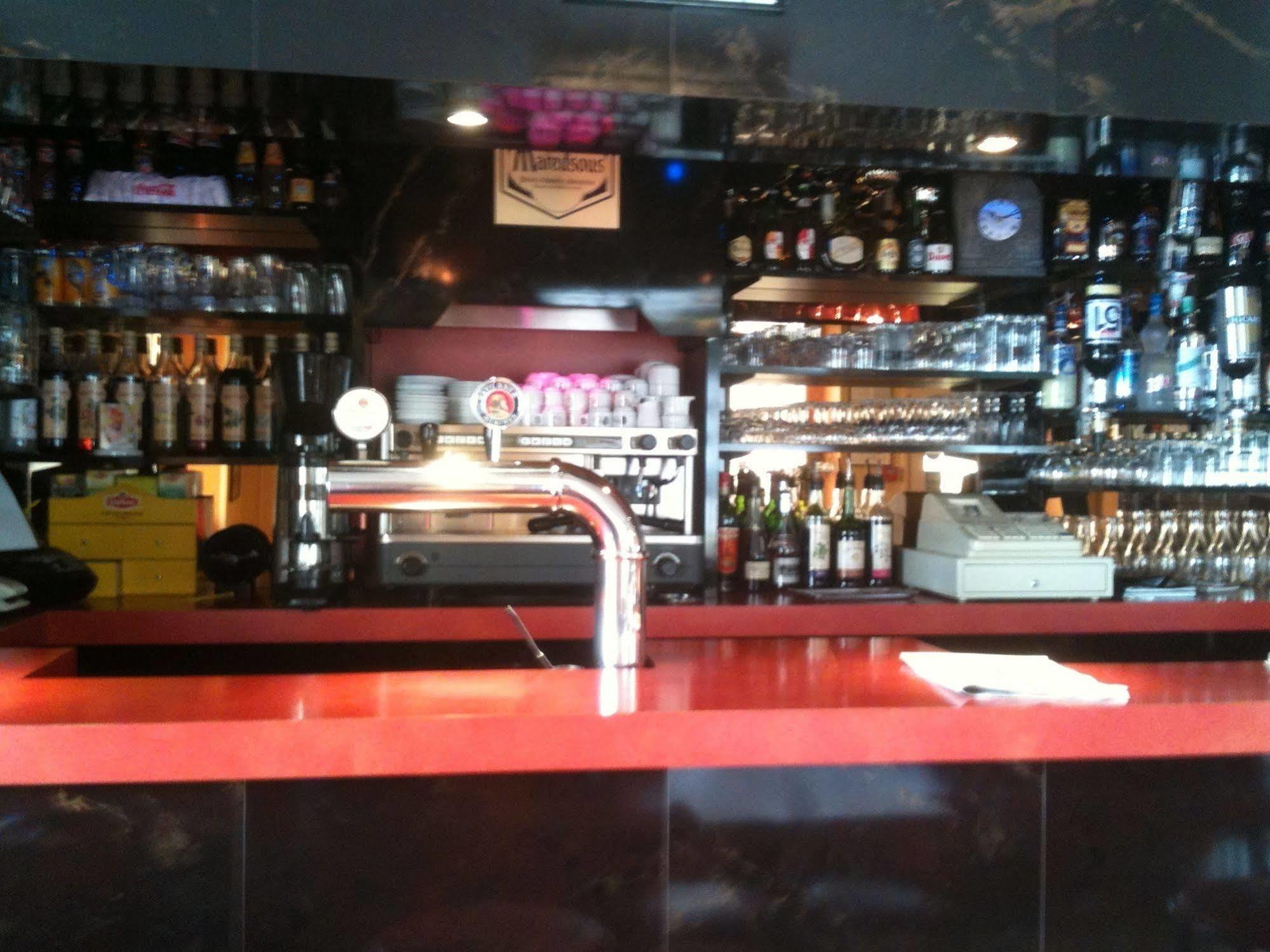 Hotel & Restaurant Hanoi Station Сен Мало Екстериор снимка