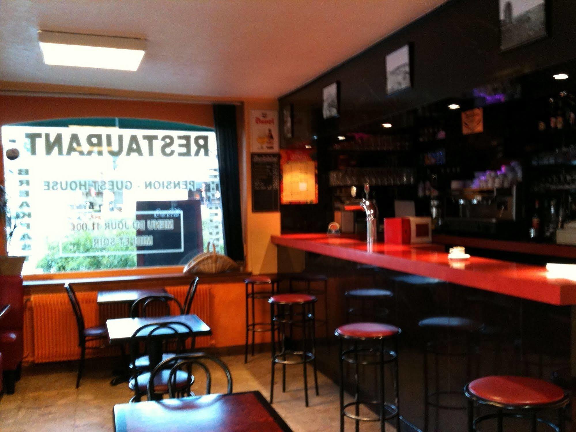 Hotel & Restaurant Hanoi Station Сен Мало Екстериор снимка