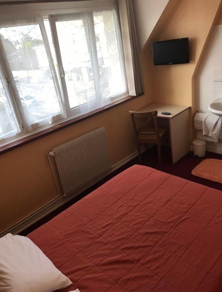 Hotel & Restaurant Hanoi Station Сен Мало Екстериор снимка